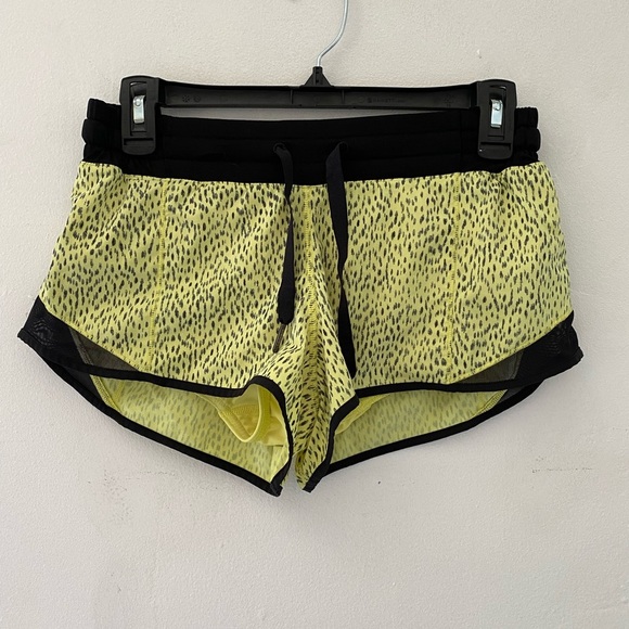 Lululemon tracker short reflective seawheeze Yellow and Black Athletic yoga gym - Picture 1 of 10